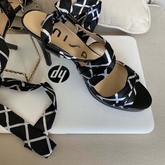 UNISA SHOE BLACK & WHITE LACE UP SANDALS WITH 4” HEELS. NWOT LEATHER INSOLE - Picture 2 of 12
